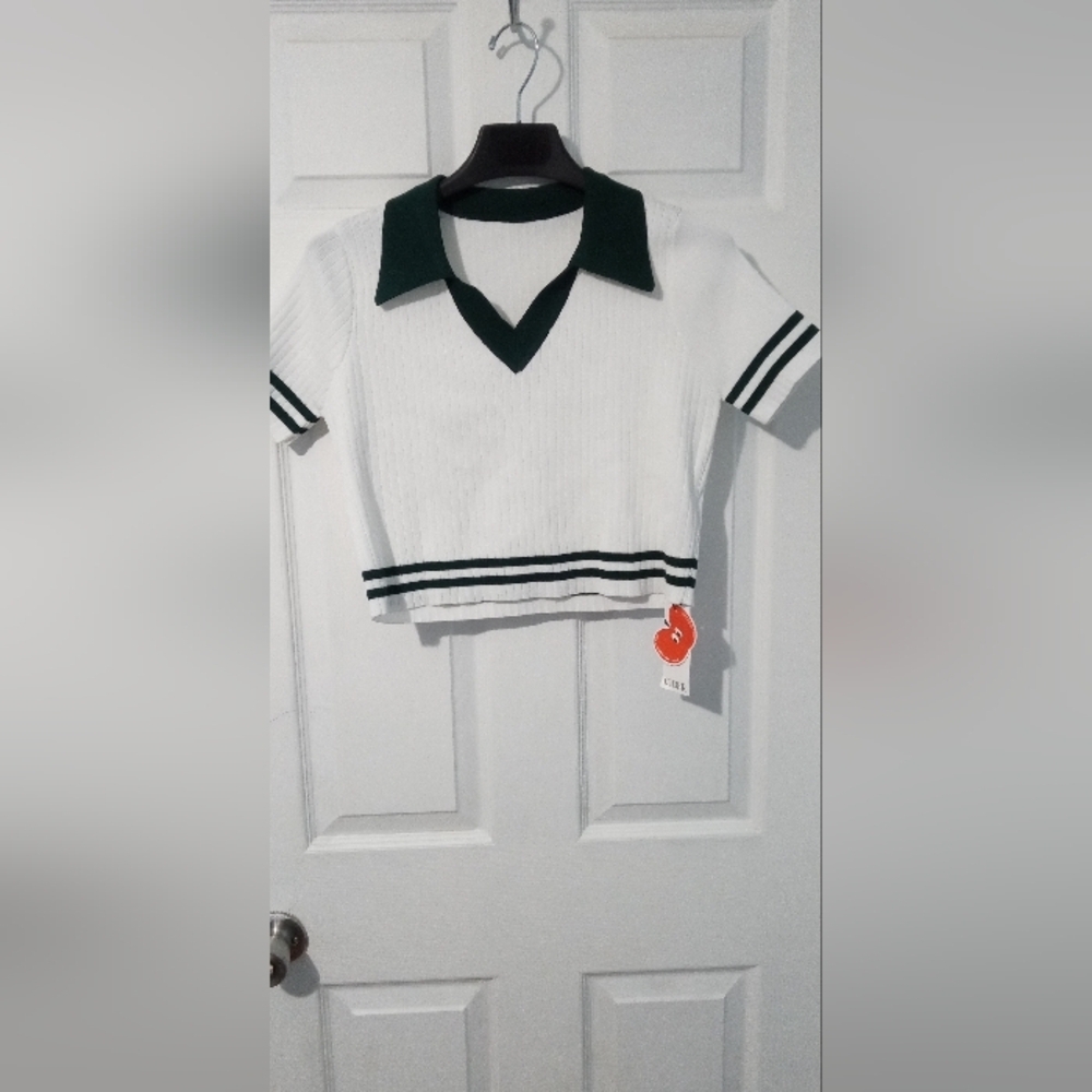 Cider Green and White Crop Top Sporty V-Neck